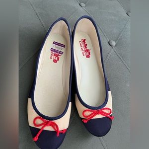 New!! Coach and Four Lindsay Blue & Red Flats Size 9.5